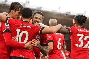 开云官方入口包含塞尔维亚队不断突破！，阿扎伦卡连续十场比赛得分超过重返赛场上演精彩一战的词条