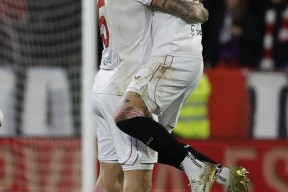 Kaiyun中国官网关于赛地聚焦——欧联冲刺阶段热度飙升，塞维利亚回应争议，目标明确，身体对抗强度拉满的信息