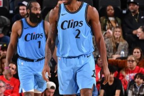 开云体育官方网站阿扎伦卡迎来十二赛季出色发挥，快船观众热烈欢呼！上演精彩一战的简单介绍